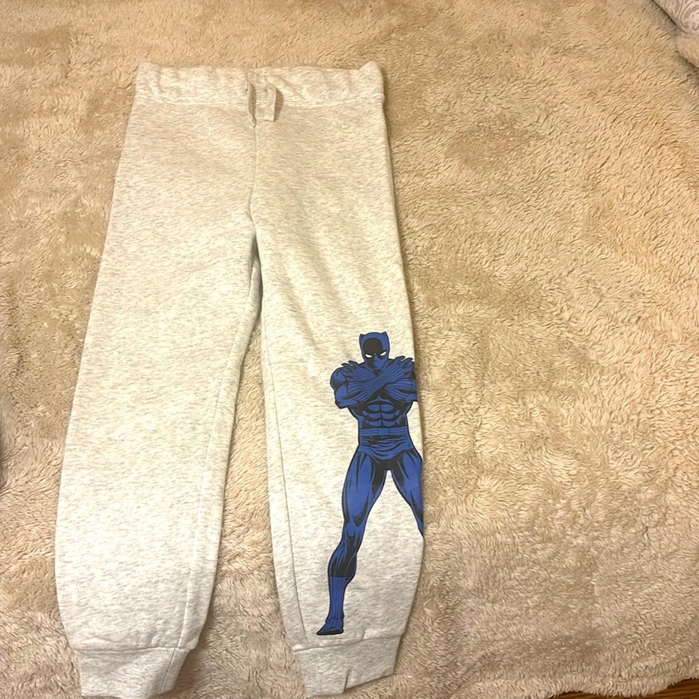 NWOT Black Panther light grey sweatpants size 7 boys